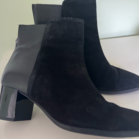 Bandolino Black Boots 🌸 - Picture 1 of 5